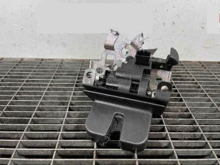 bontott SKODA OCTAVIA III Csomagtérajtó Ütköző