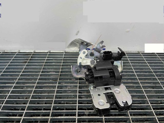 bontott SKODA OCTAVIA III Csomagtérajtó Ütköző