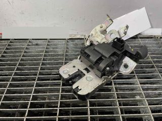 bontott SKODA OCTAVIA III Csomagtérajtó Ütköző