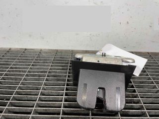 bontott SKODA OCTAVIA III Csomagtérajtó Ütköző