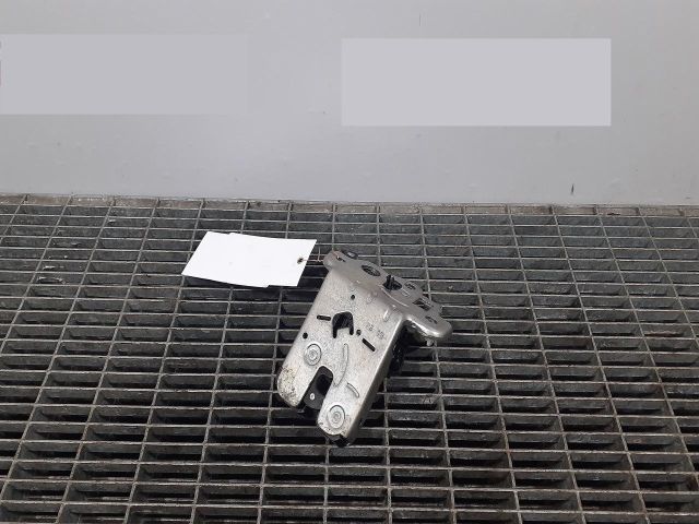 bontott SKODA OCTAVIA III Csomagtérajtó Ütköző