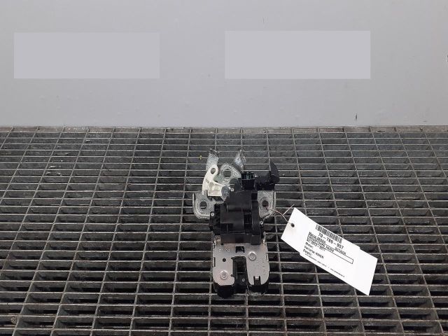 bontott SKODA OCTAVIA III Csomagtérajtó Ütköző