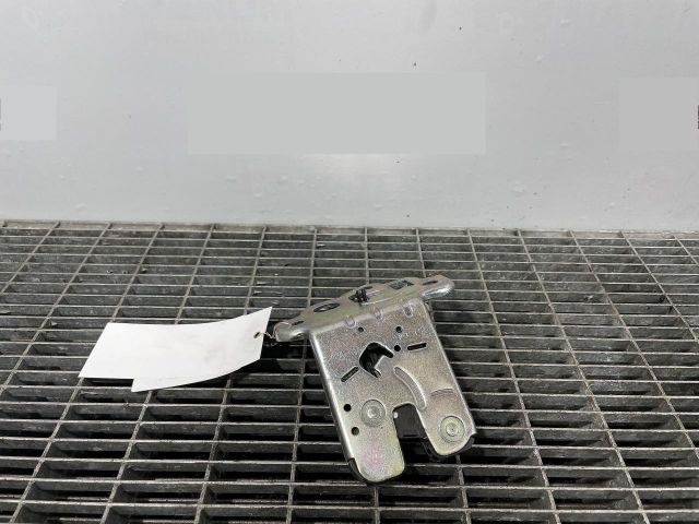 bontott SKODA OCTAVIA III Csomagtérajtó Ütköző