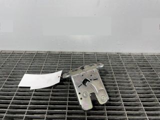 bontott SKODA OCTAVIA III Csomagtérajtó Ütköző