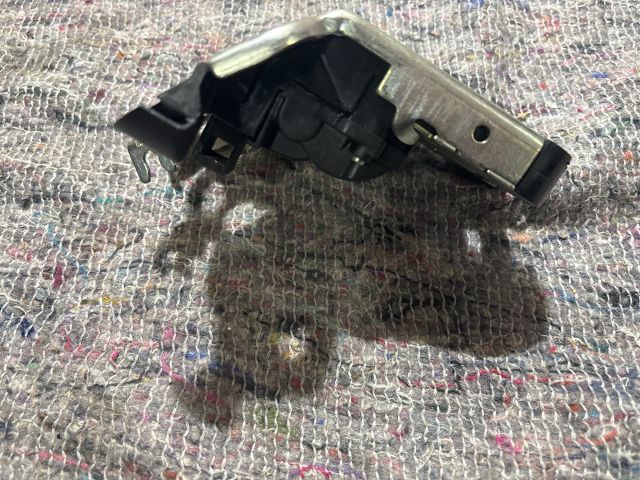 bontott SKODA OCTAVIA III Csomagtérajtó Zárbetét