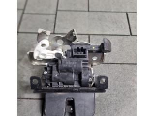 bontott SKODA OCTAVIA III Csomagtérajtó Zárszerkezet