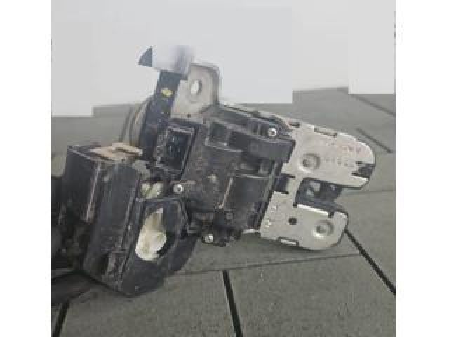 bontott SKODA OCTAVIA III Csomagtérajtó Zárszerkezet