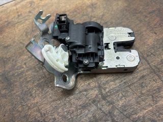 bontott SKODA OCTAVIA III Csomagtérajtó Zárszerkezet