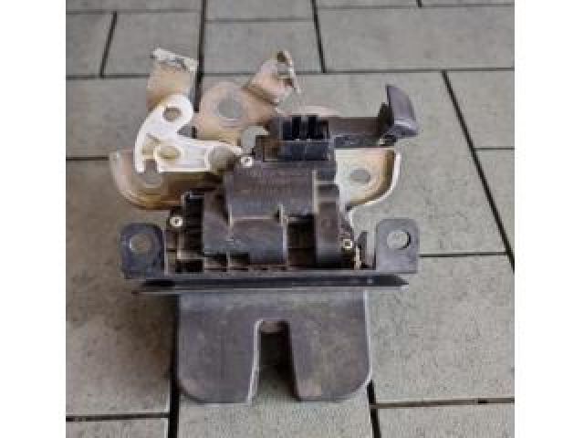 bontott SKODA OCTAVIA III Csomagtérajtó Zárszerkezet