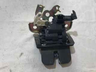 bontott SKODA OCTAVIA III Csomagtérajtó Zárszerkezet