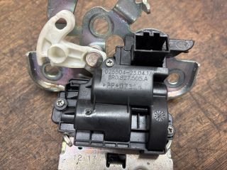 bontott SKODA OCTAVIA III Csomagtérajtó Zárszerkezet