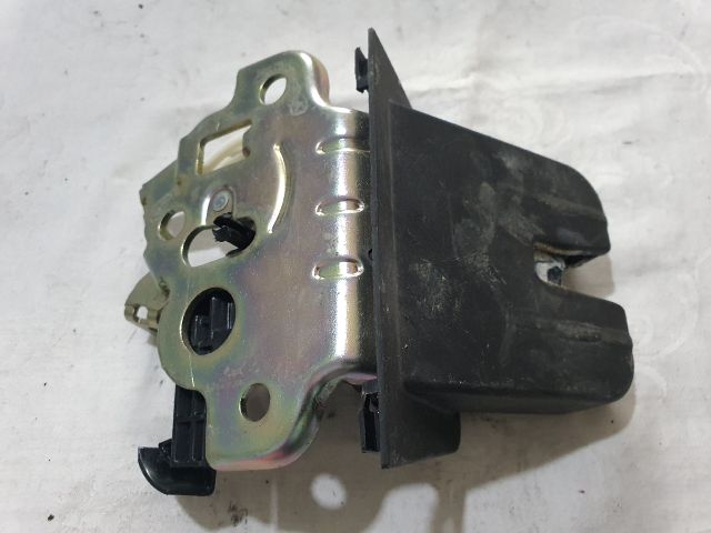 bontott SKODA OCTAVIA III Csomagtérajtó Zárszerkezet