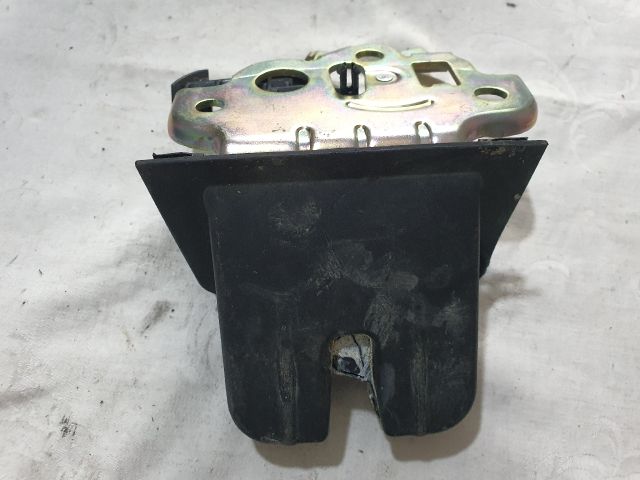 bontott SKODA OCTAVIA III Csomagtérajtó Zárszerkezet