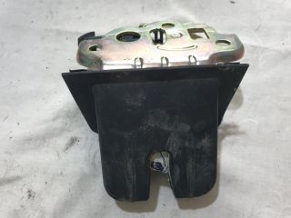 bontott SKODA OCTAVIA III Csomagtérajtó Zárszerkezet