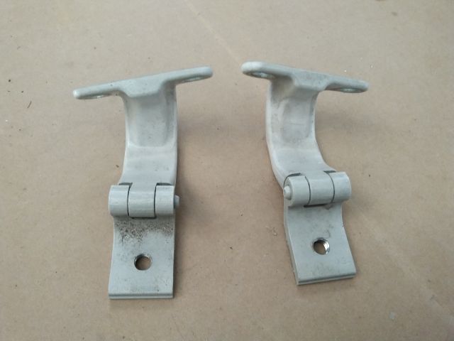 bontott SKODA OCTAVIA III Csomagtérajtó Zsanér