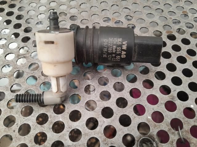 bontott SKODA OCTAVIA III Első Ablakmosó Szivattyú