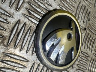 bontott SKODA OCTAVIA III Első Embléma