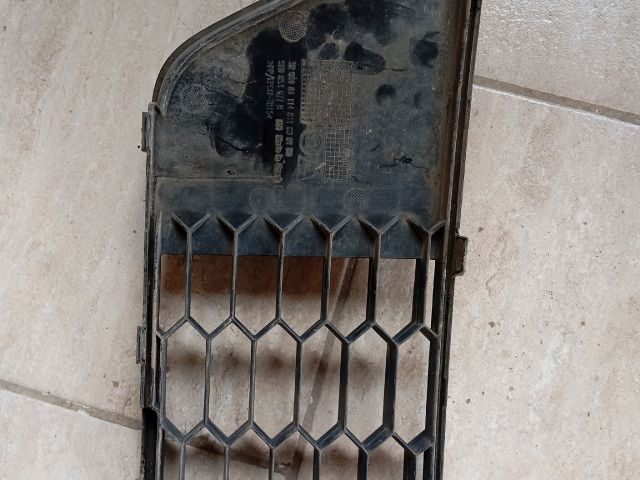 bontott SKODA OCTAVIA III Első Lökhárító Alsó Középső Díszrács