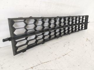 bontott SKODA OCTAVIA III Első Lökhárító Alsó Középső Díszrács