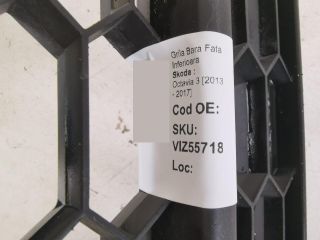 bontott SKODA OCTAVIA III Első Lökhárító Alsó Középső Díszrács