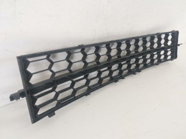bontott SKODA OCTAVIA III Első Lökhárító Alsó Középső Díszrács
