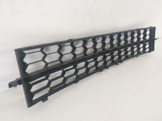 bontott SKODA OCTAVIA III Első Lökhárító Alsó Középső Díszrács