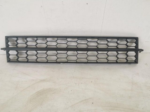 bontott SKODA OCTAVIA III Első Lökhárító Alsó Középső Díszrács