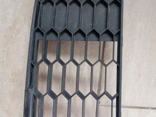 bontott SKODA OCTAVIA III Első Lökhárító Alsó Középső Díszrács