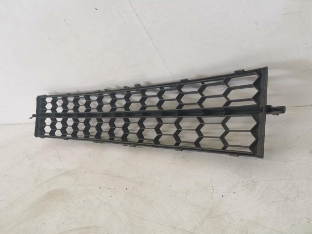 bontott SKODA OCTAVIA III Első Lökhárító Alsó Középső Díszrács