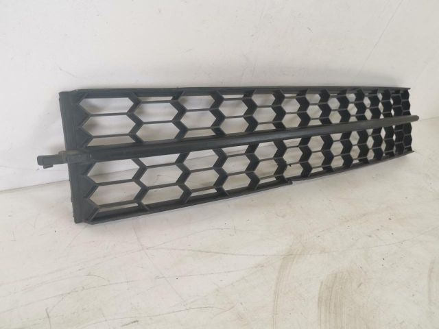 bontott SKODA OCTAVIA III Első Lökhárító Alsó Középső Díszrács