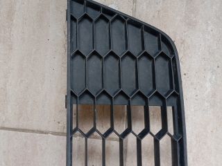 bontott SKODA OCTAVIA III Első Lökhárító Alsó Középső Díszrács