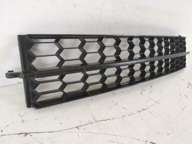 bontott SKODA OCTAVIA III Első Lökhárító Alsó Középső Díszrács