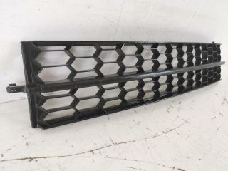 bontott SKODA OCTAVIA III Első Lökhárító Alsó Középső Díszrács