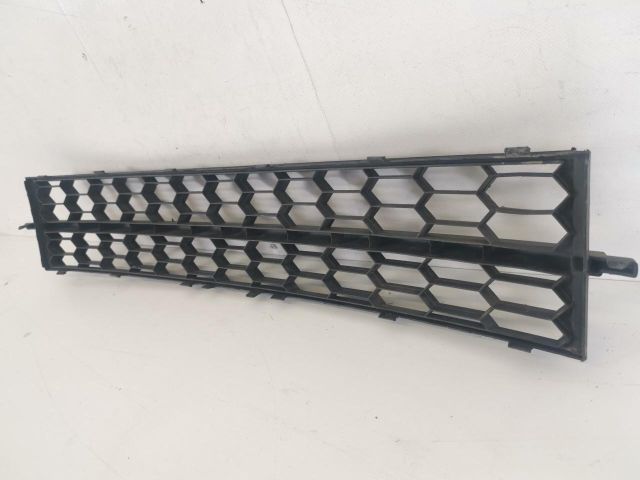 bontott SKODA OCTAVIA III Első Lökhárító Alsó Középső Díszrács