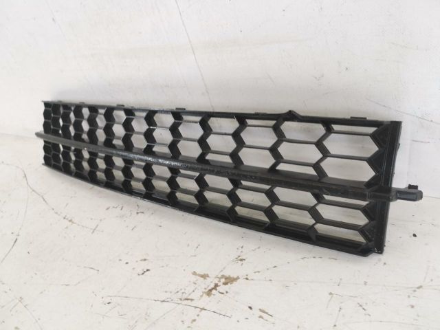 bontott SKODA OCTAVIA III Első Lökhárító Alsó Középső Díszrács