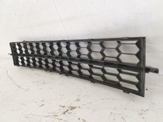 bontott SKODA OCTAVIA III Első Lökhárító Alsó Középső Díszrács