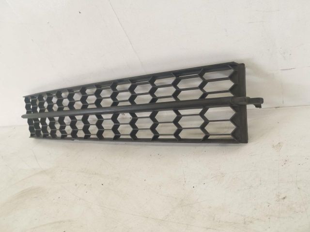 bontott SKODA OCTAVIA III Első Lökhárító Alsó Középső Díszrács