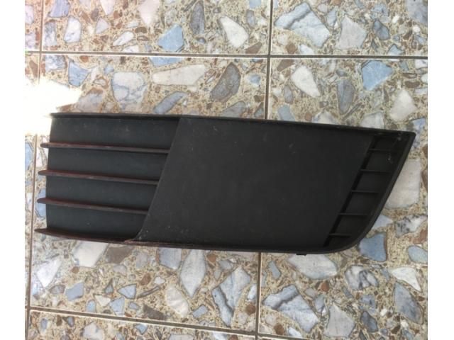 bontott SKODA OCTAVIA III Első Lökhárító Bal Díszrács