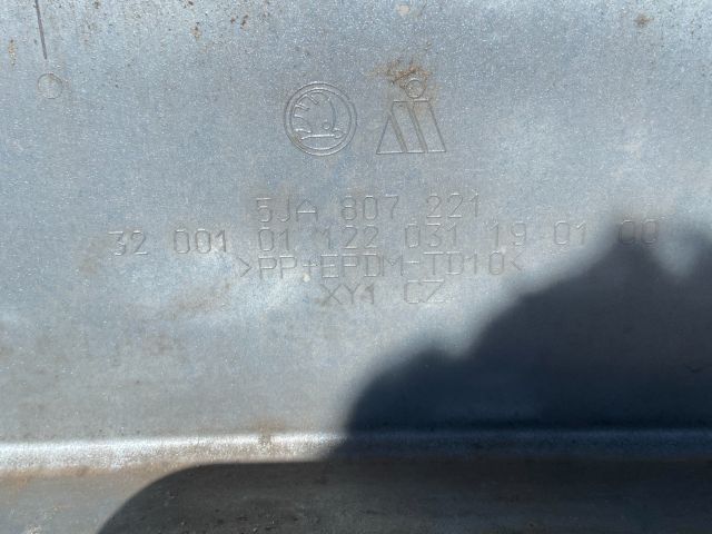 bontott SKODA OCTAVIA III Első Lökhárító (Részeivel)