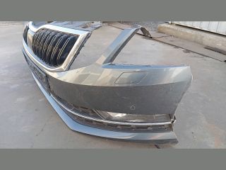 bontott SKODA OCTAVIA III Első Lökhárító (Részeivel)