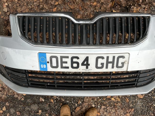 bontott SKODA OCTAVIA III Első Lökhárító (Részeivel)