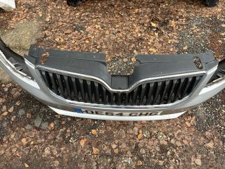 bontott SKODA OCTAVIA III Első Lökhárító (Részeivel)