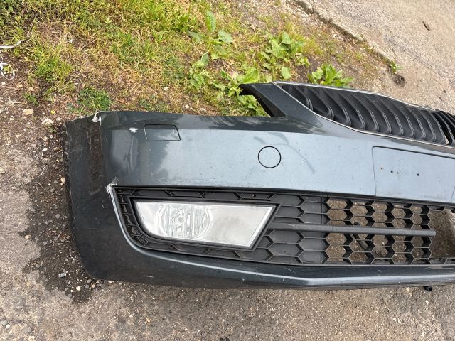 bontott SKODA OCTAVIA III Első Lökhárító (Részeivel)