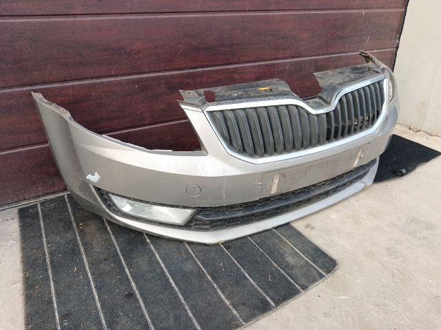 bontott SKODA OCTAVIA III Első Lökhárító (Részeivel)