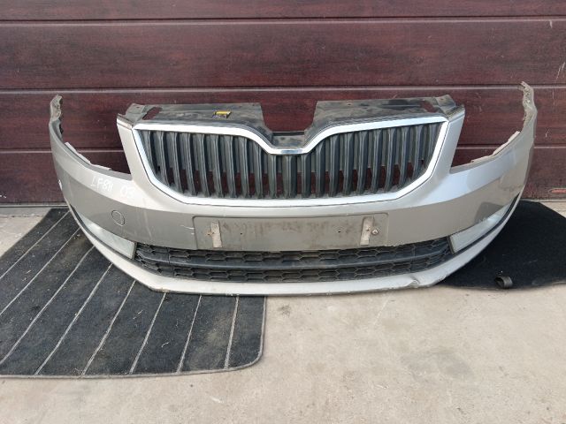 bontott SKODA OCTAVIA III Első Lökhárító (Részeivel)