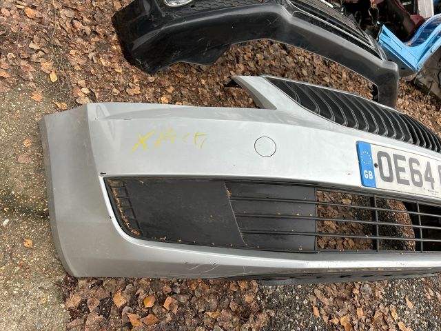 bontott SKODA OCTAVIA III Első Lökhárító (Részeivel)