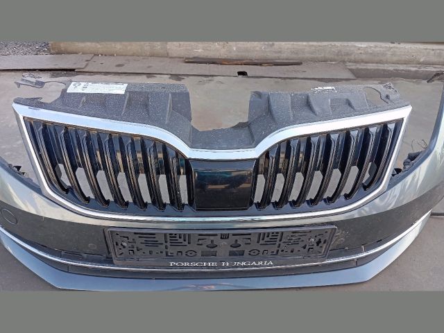 bontott SKODA OCTAVIA III Első Lökhárító (Részeivel)