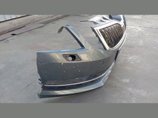 bontott SKODA OCTAVIA III Első Lökhárító (Részeivel)