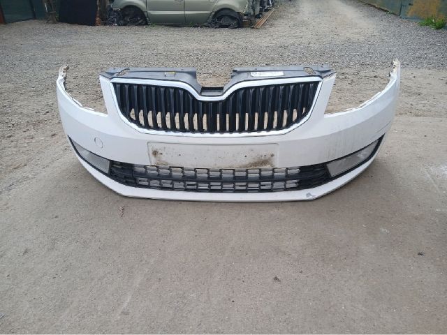 bontott SKODA OCTAVIA III Első Lökhárító (Részeivel)