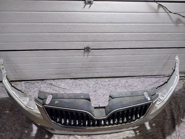 bontott SKODA OCTAVIA III Első Lökhárító (Részeivel)